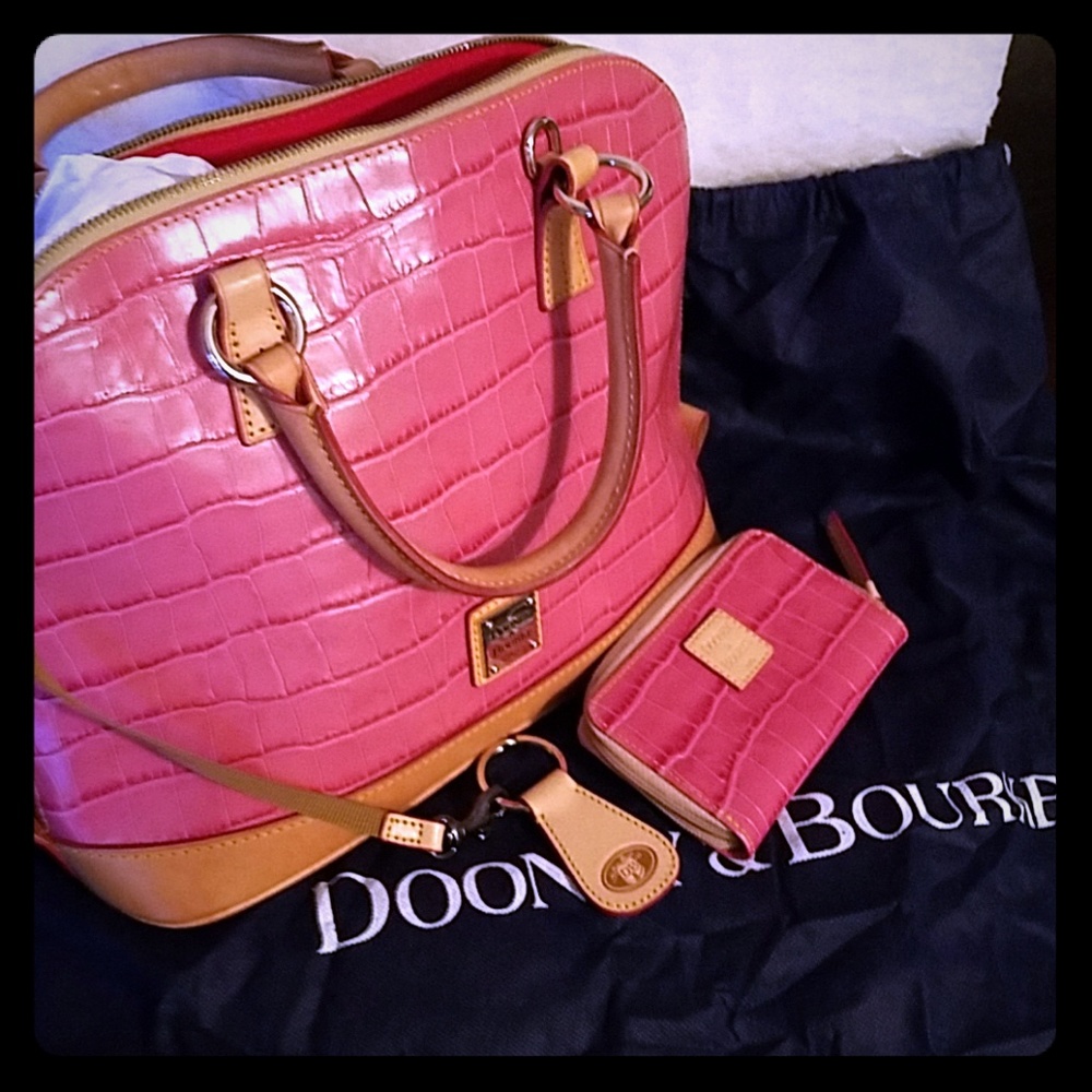 DOONEY& BOURKE CROCO EMBOSSED LEATHER ZIP